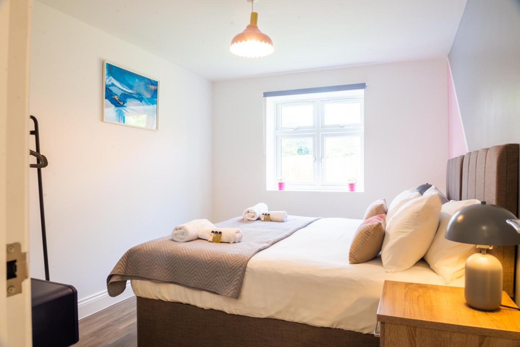 The 'Pinky' - Beautiful 1 Bed Apartment In Hatfield - Free Parking - Near Uni & Business Park - Big Savings On Long Stays Zewnętrze zdjęcie